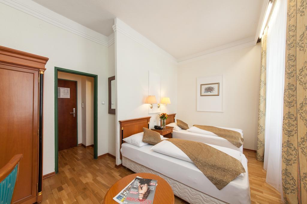 Novum Hotel Cristall Wien Messe Buitenkant foto