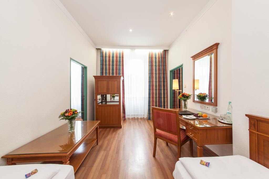 Novum Hotel Cristall Wien Messe Buitenkant foto