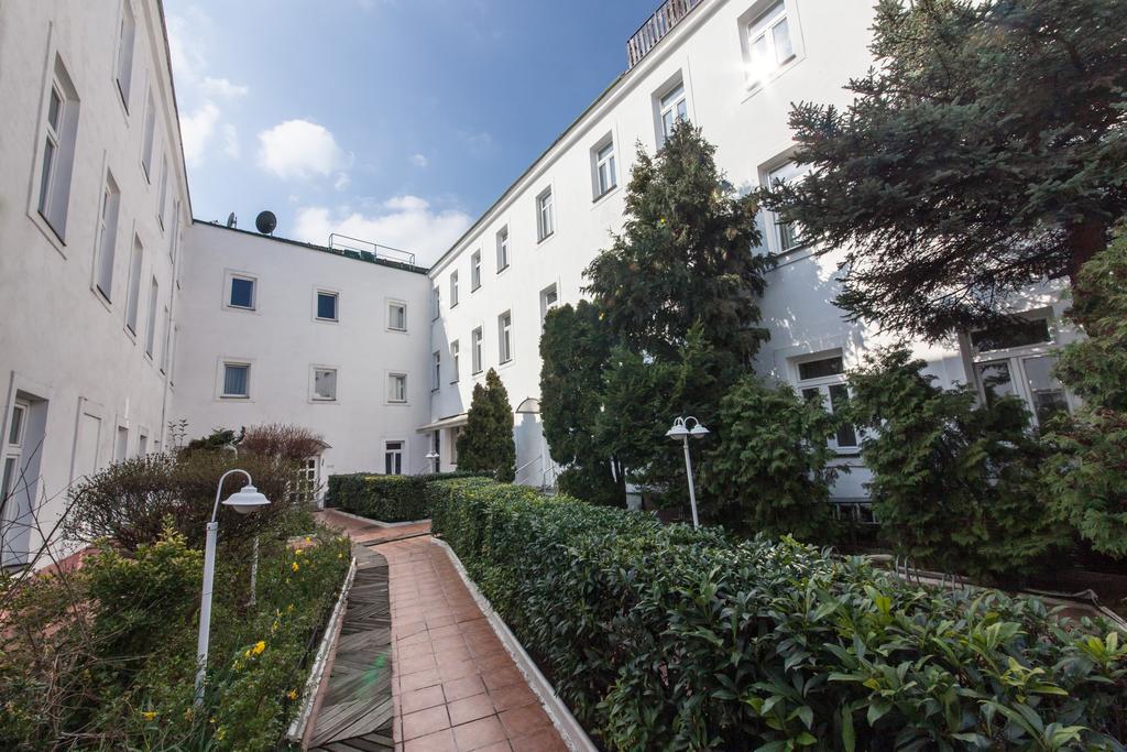 Novum Hotel Cristall Wien Messe Buitenkant foto