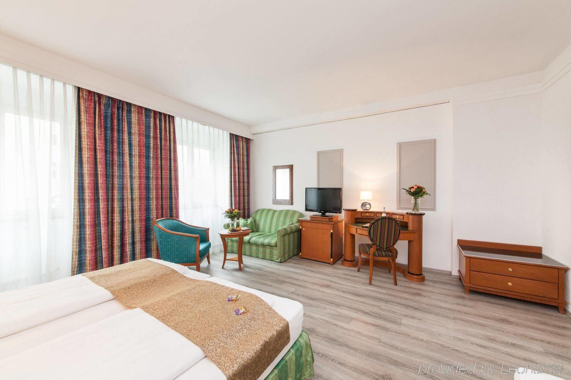 Novum Hotel Cristall Wien Messe Buitenkant foto