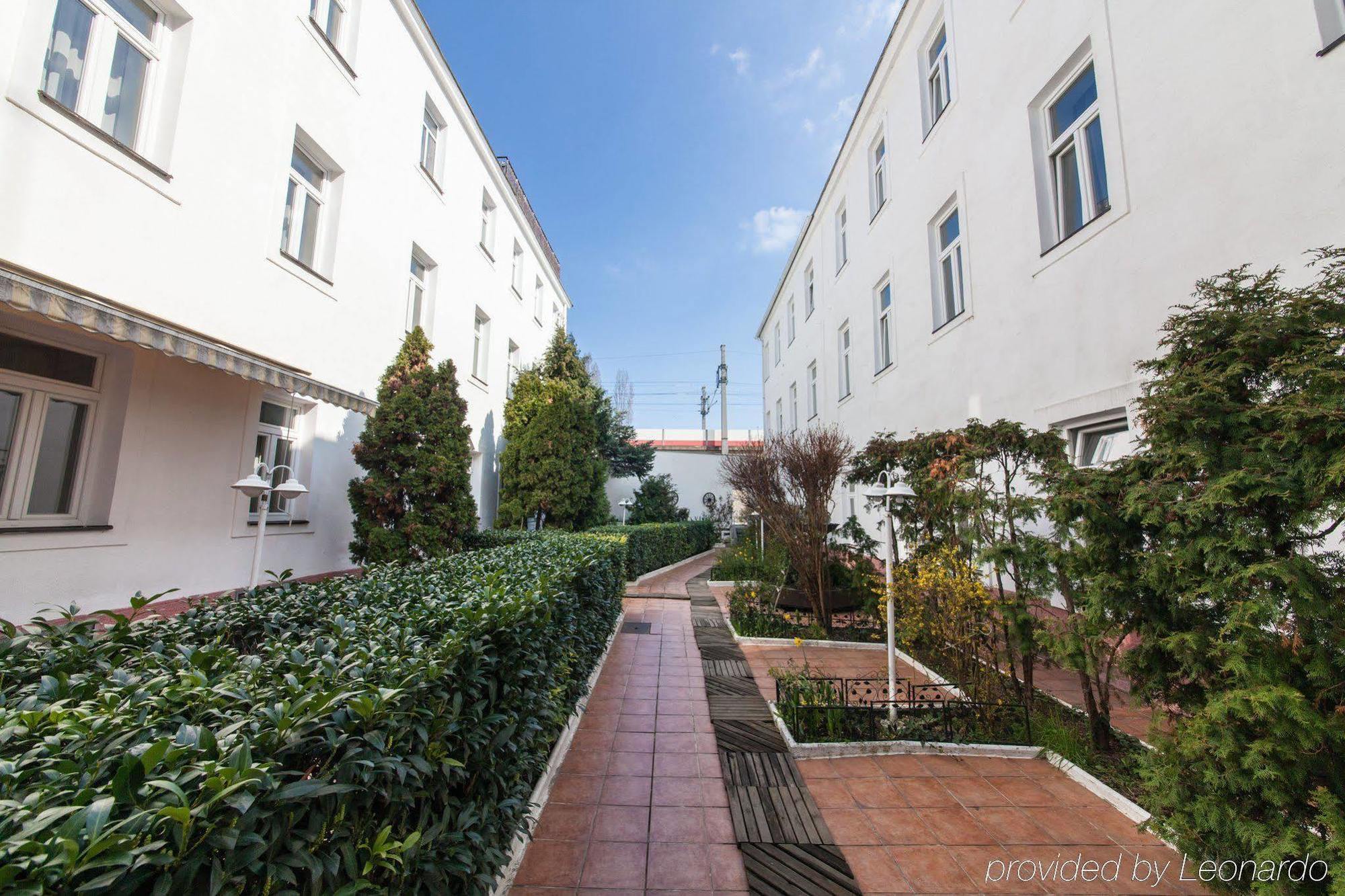 Novum Hotel Cristall Wien Messe Buitenkant foto