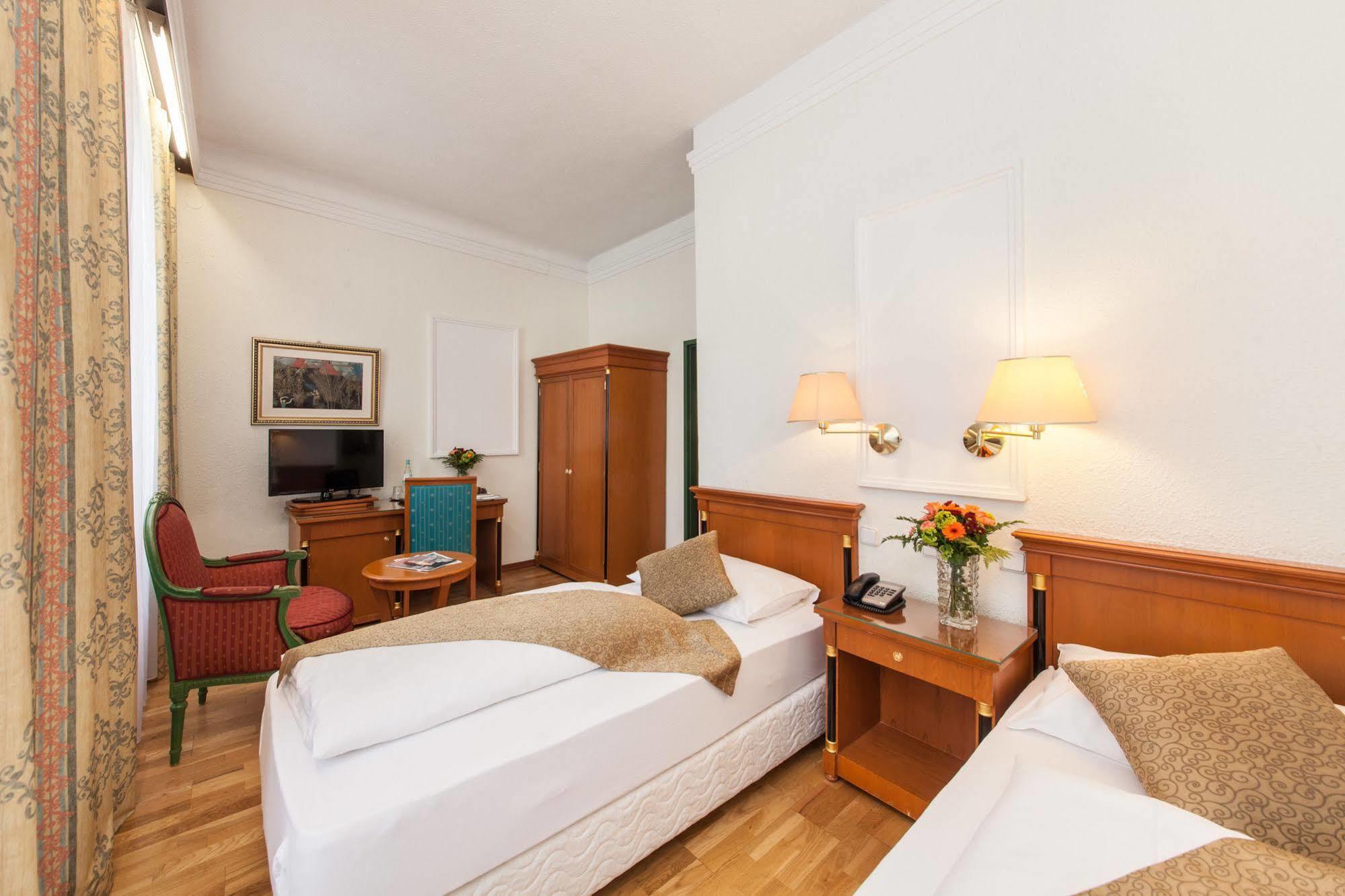 Novum Hotel Cristall Wien Messe Buitenkant foto