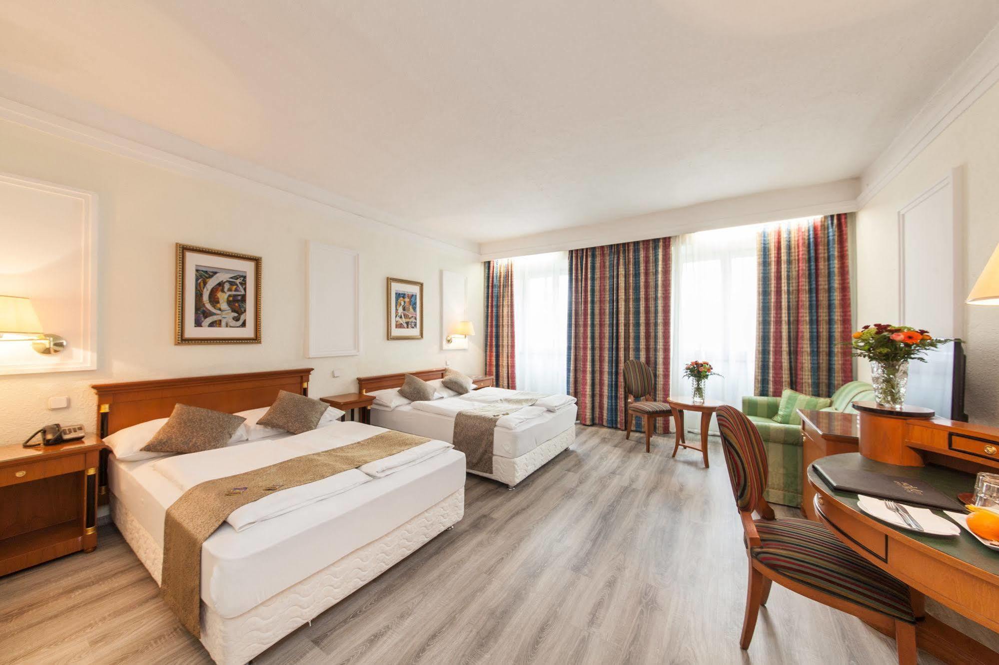 Novum Hotel Cristall Wien Messe Buitenkant foto